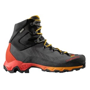 La Sportiva Aequilibrium Trek GTX carbon